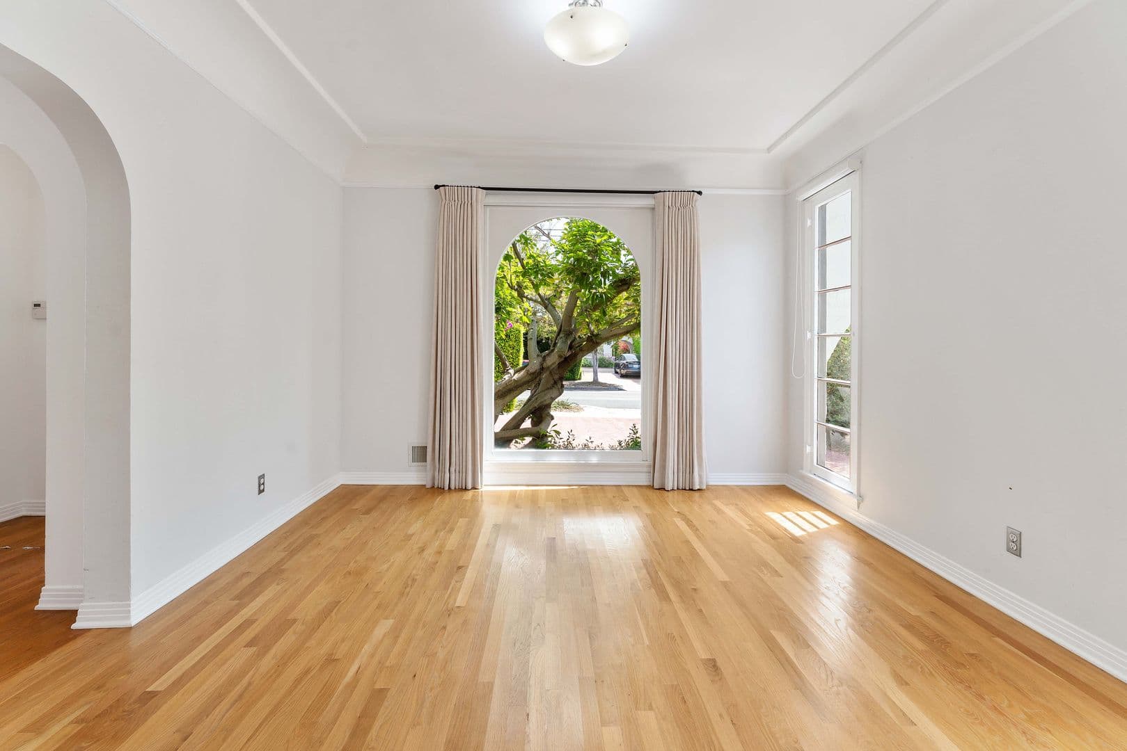 Los Angeles House: 2231 Overland Ave