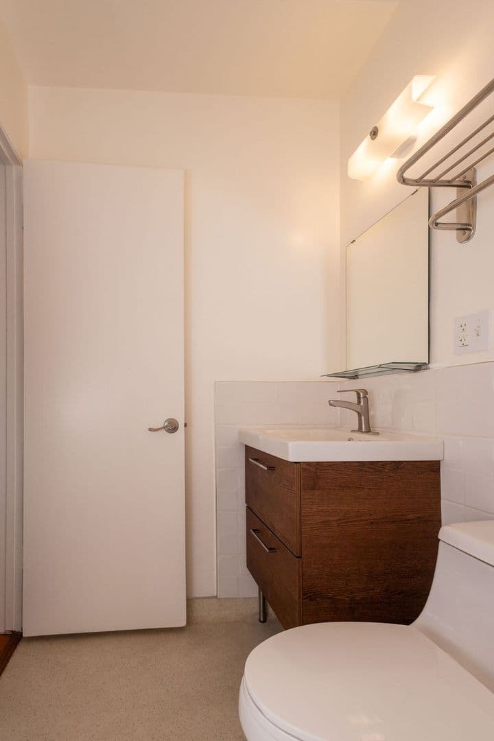 Los Angeles Apartment: 2251 Gatewood Street - Unit 4
