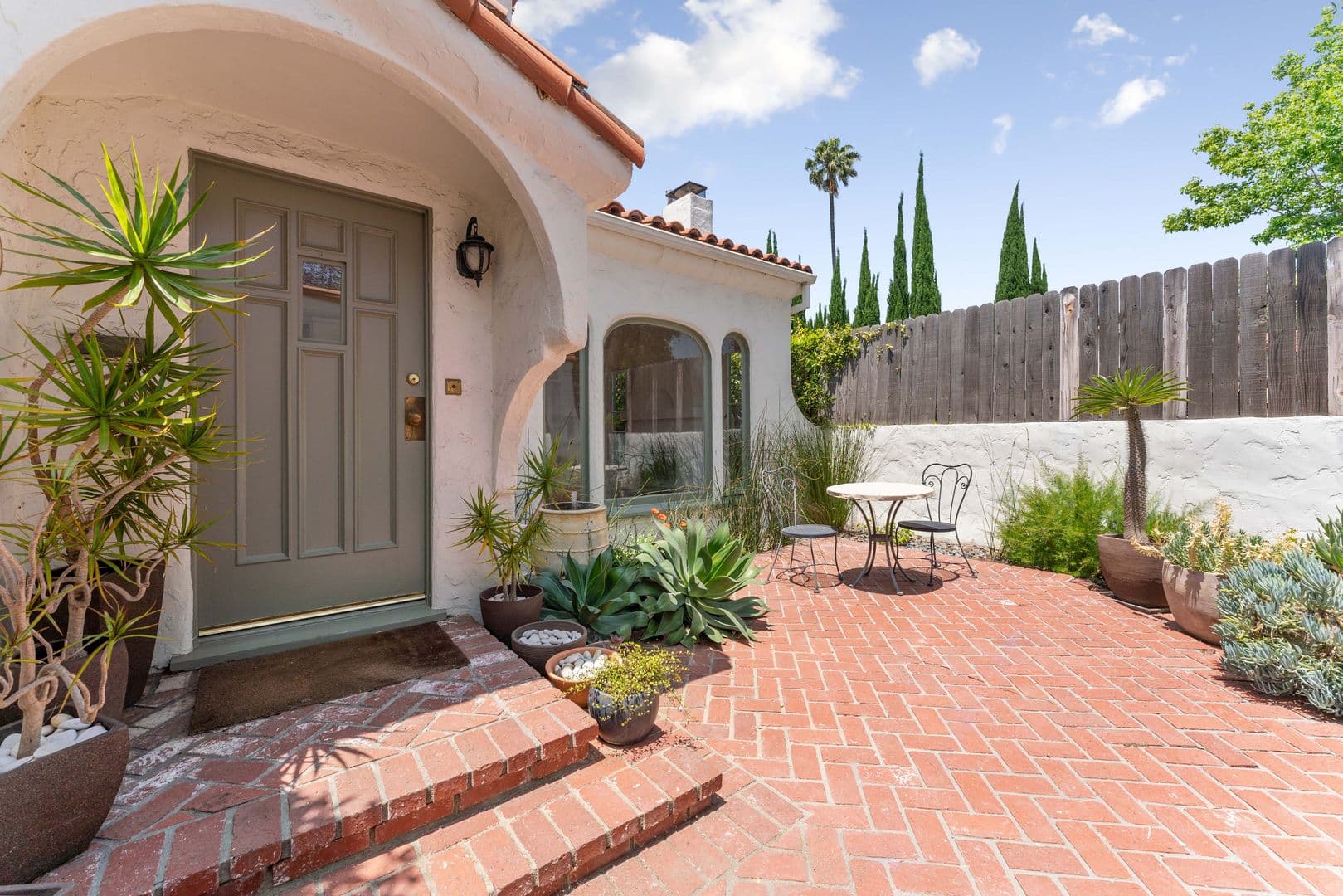 Los Angeles House: 2231 Overland Ave