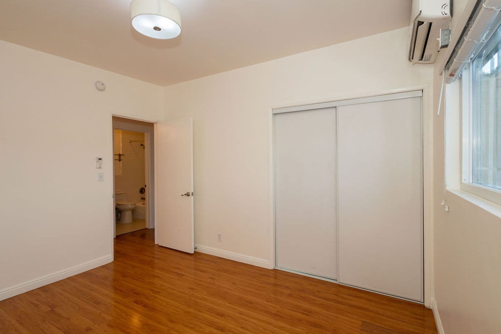 Los Angeles Apartment: 2251 Gatewood Street - Unit 4