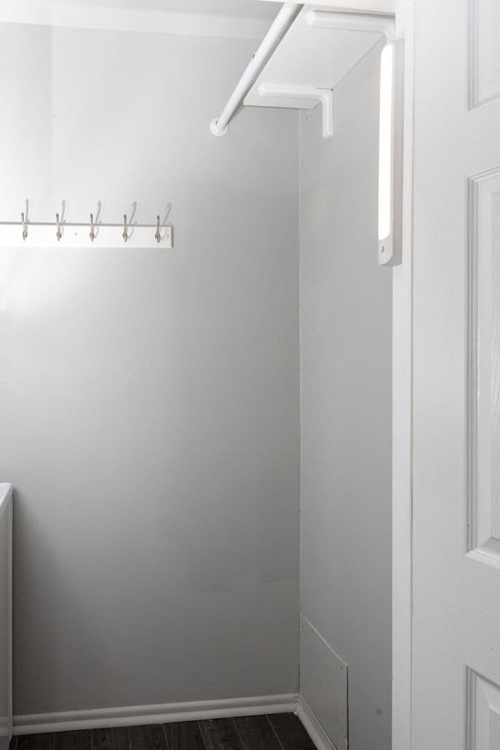 Los Angeles Apartment: 917 N. Madison Ave.