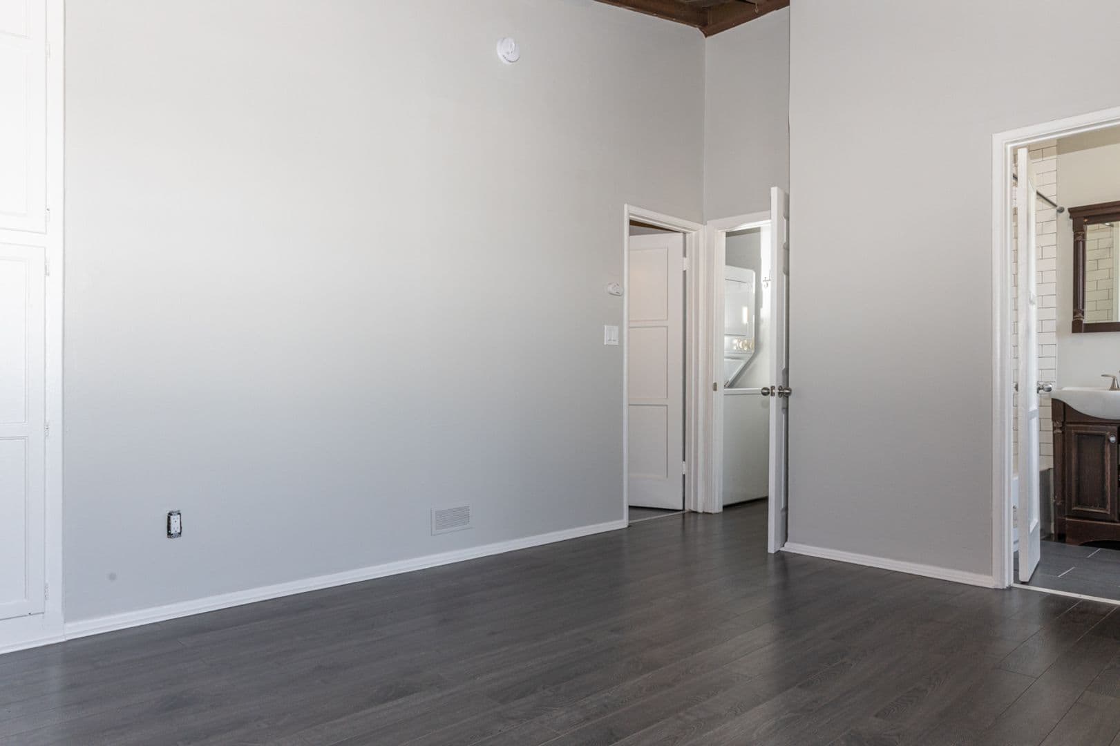 Los Angeles Apartment: 917 N. Madison Ave.