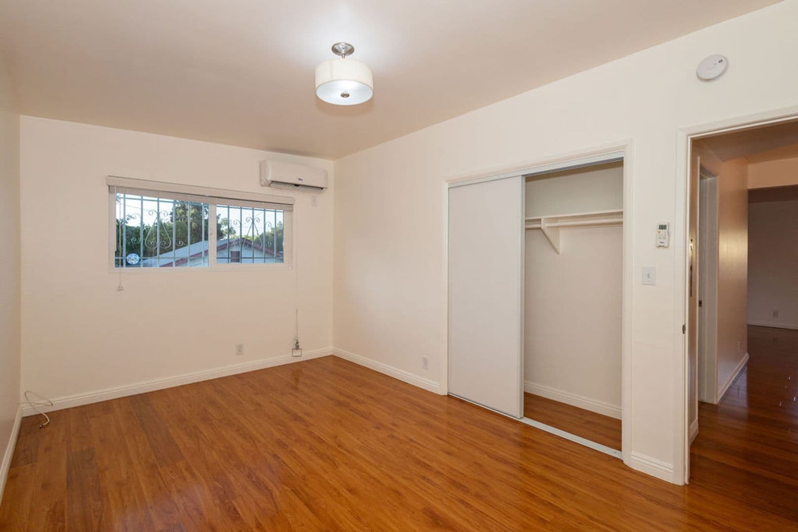 Los Angeles Apartment: 2251 Gatewood Street - Unit 4