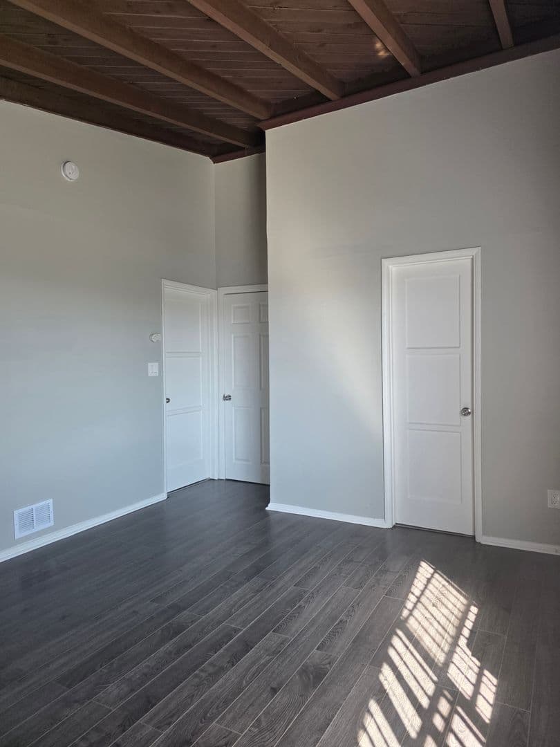 Los Angeles Apartment: 917 N. Madison Ave.