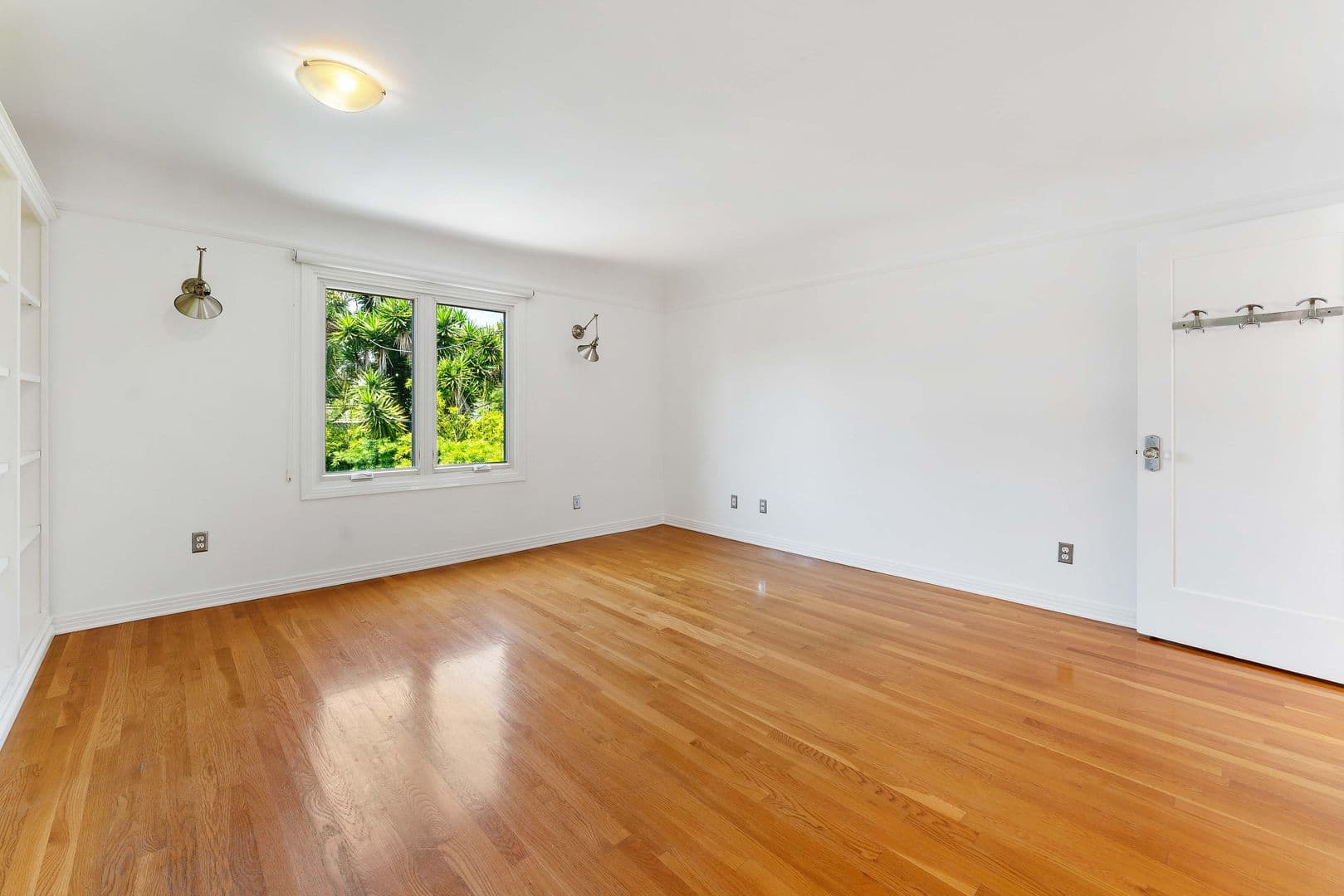 Los Angeles House: 2231 Overland Ave