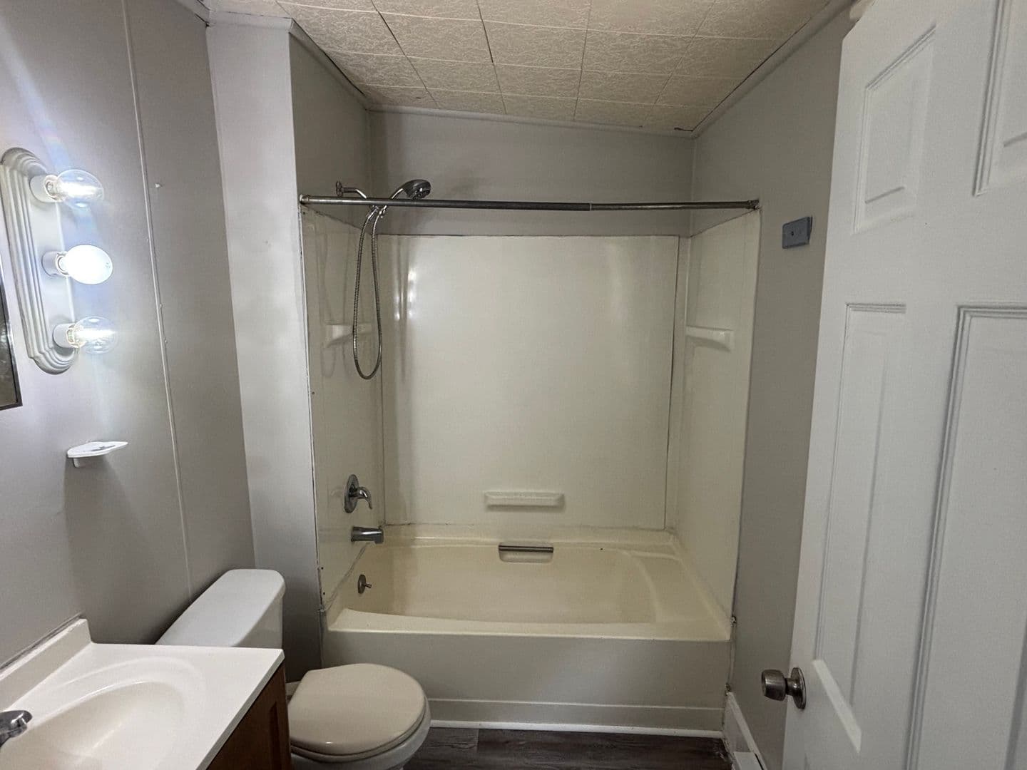 Crum Lynne Apartment: 1039 Leiper Street - 1st Floor