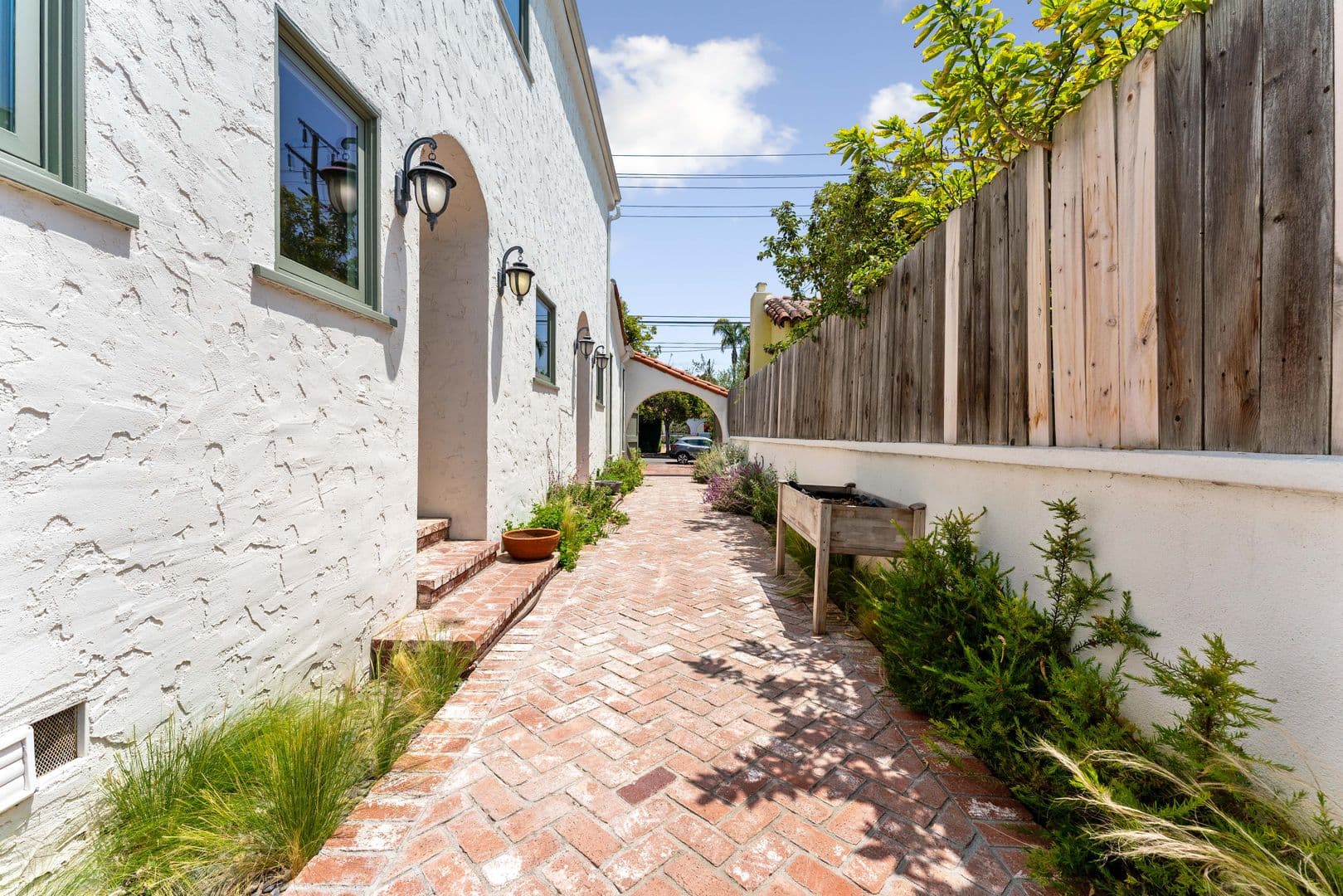 Los Angeles House: 2231 Overland Ave