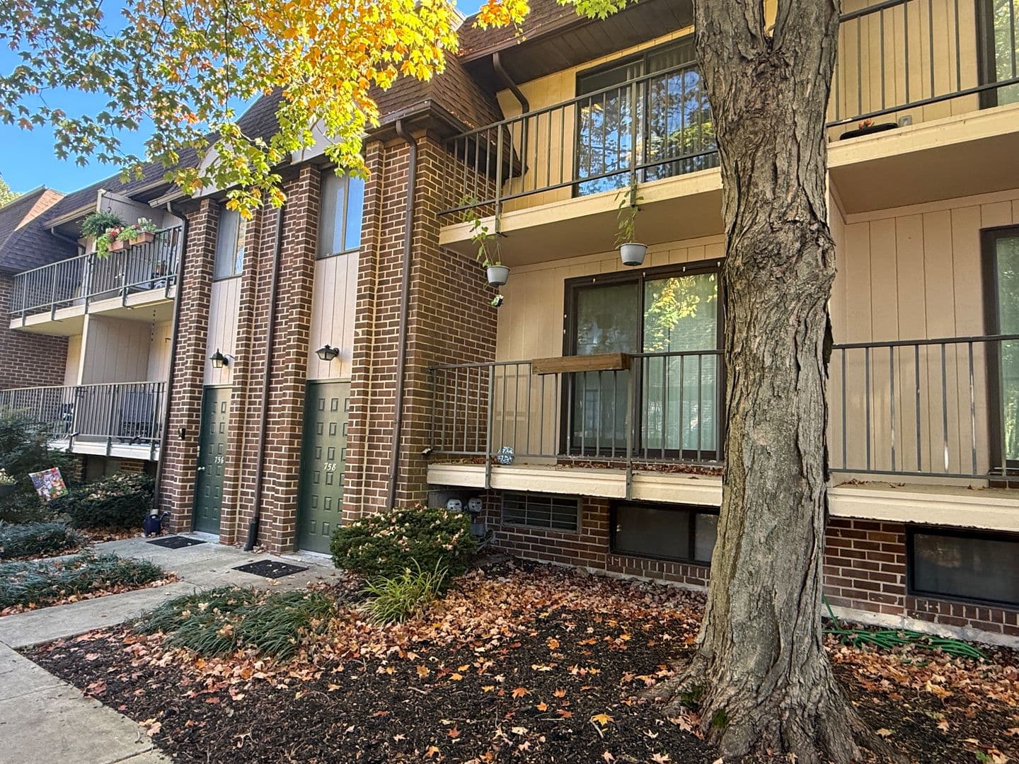Wallingford Condo: 758B Putnam Boulevard