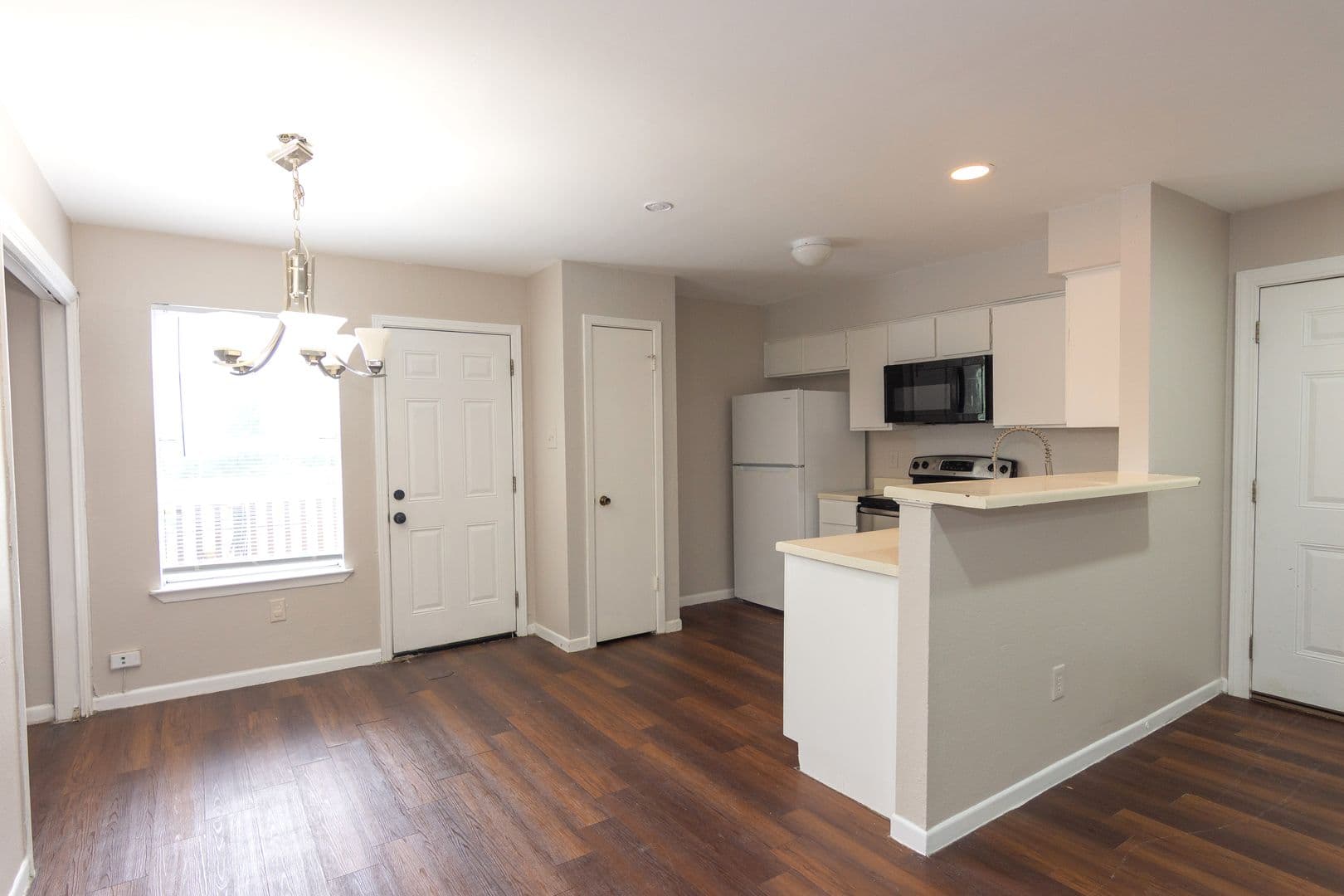 Round Rock Apartment: 1603 Onion Creek Village Dr