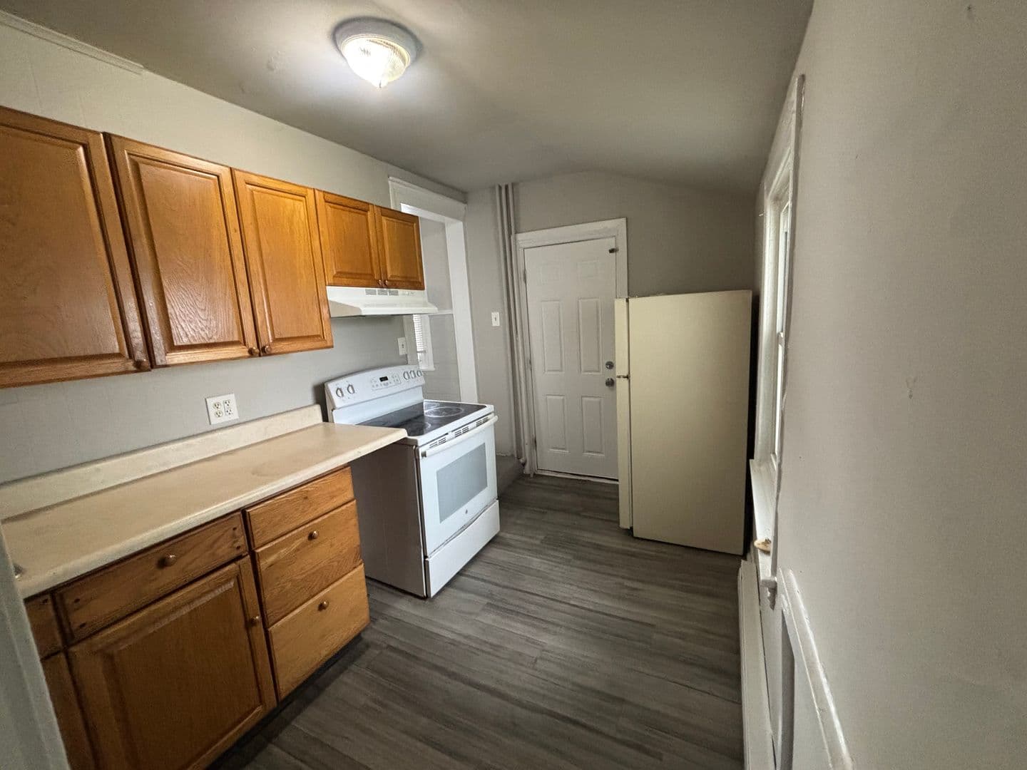 Lansdowne Apartment: 10 1st Street