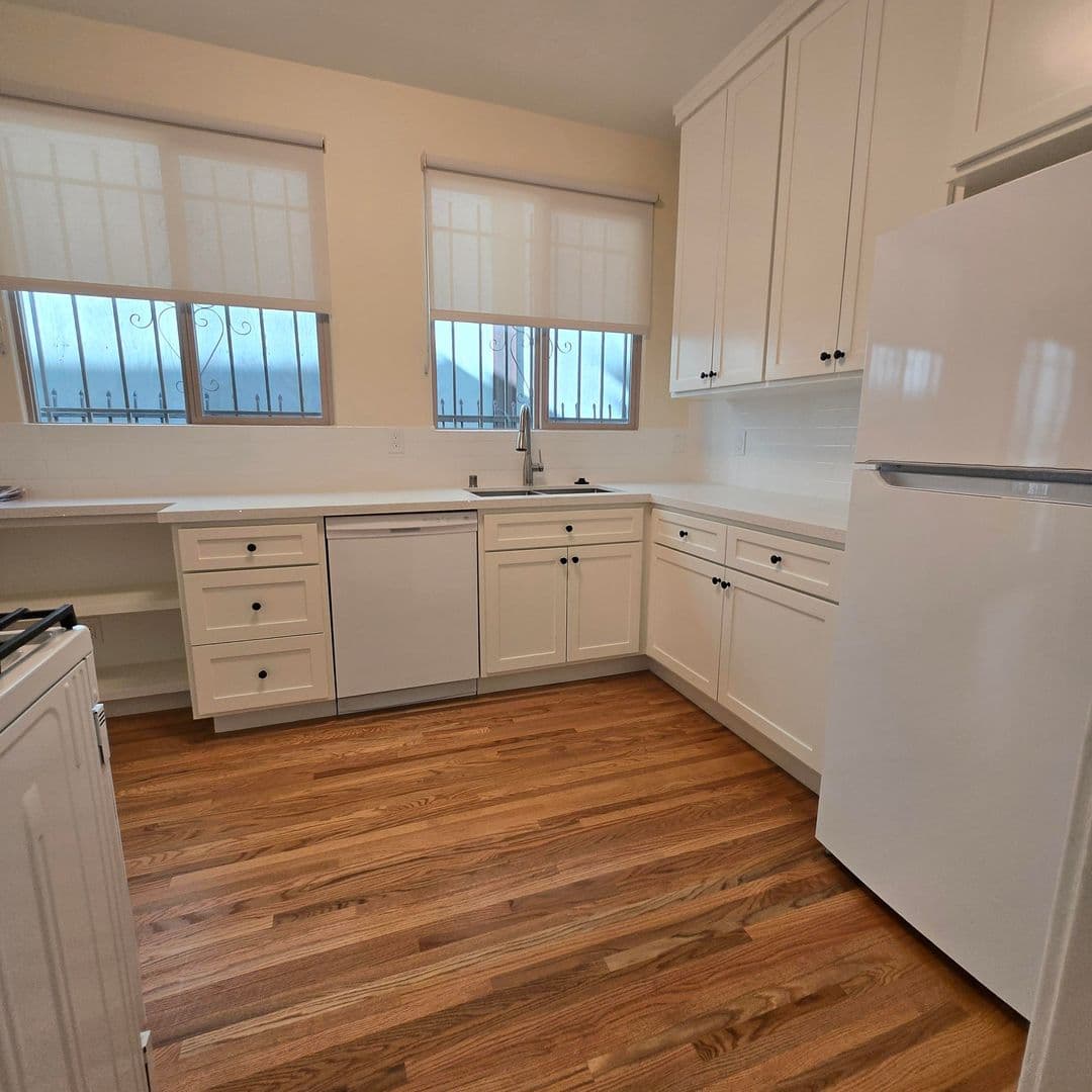 Los Angeles Apartment: 734 S Detroit St