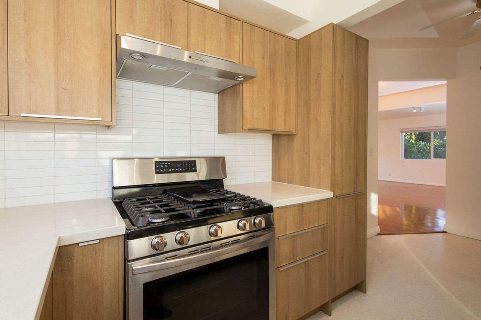 Los Angeles Apartment: 2251 Gatewood Street - Unit 4