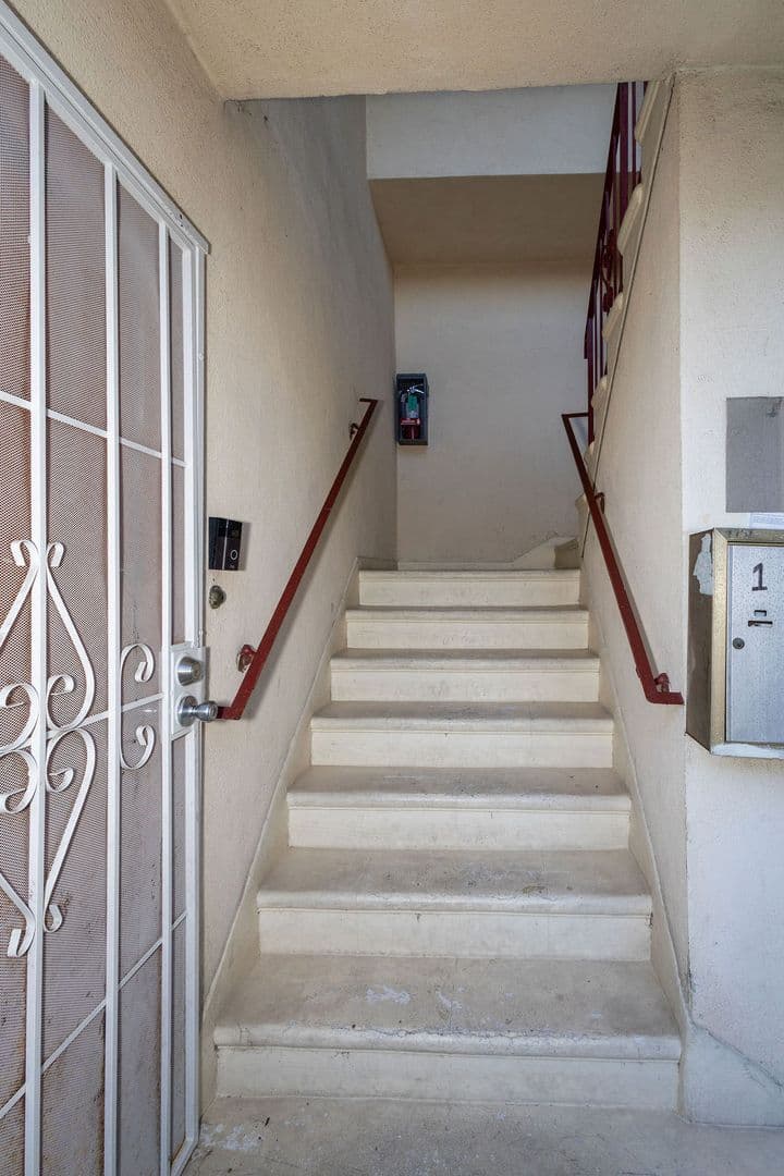 Los Angeles Apartment: 2251 Gatewood Street - Unit 4