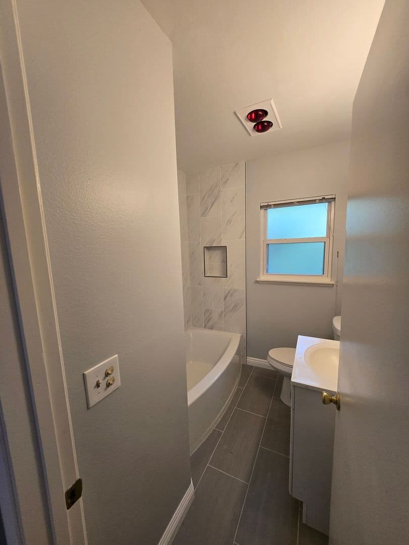 Los Angeles Condo: 3634 Kalsman Dr. #4