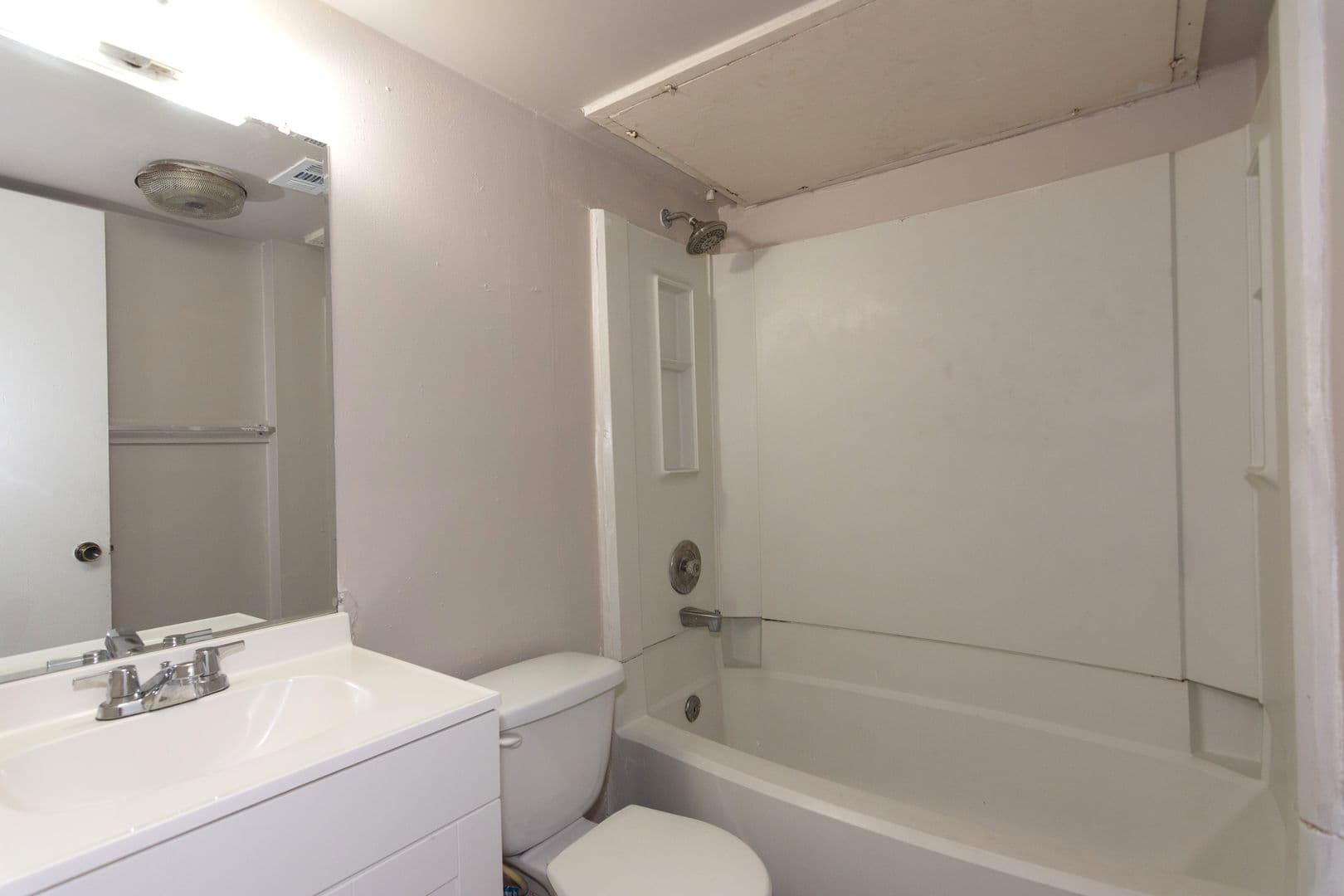 Round Rock Apartment: 1603 Onion Creek Village Dr