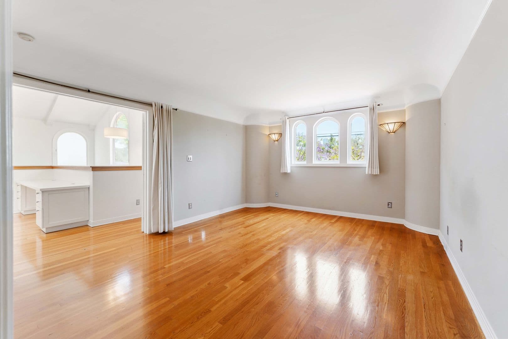 Los Angeles House: 2231 Overland Ave