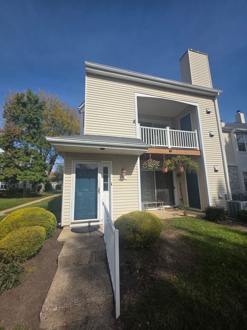 Southampton Condo: 3011 Hopkins Court