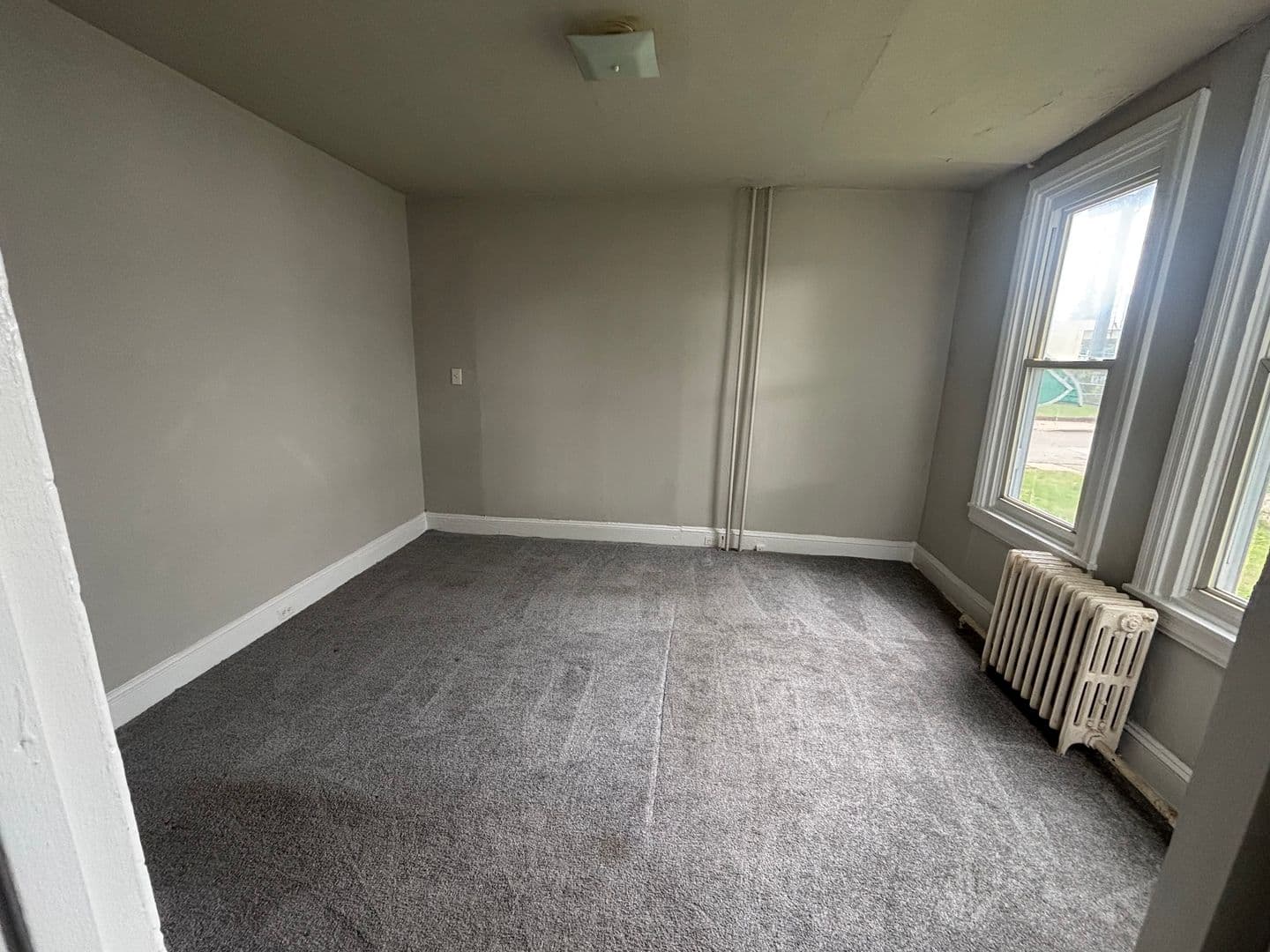 Lansdowne Apartment: 10 1st Street