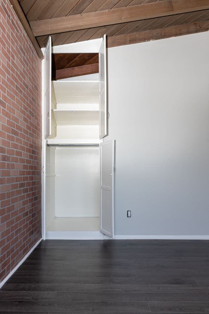 Los Angeles Apartment: 917 N. Madison Ave.