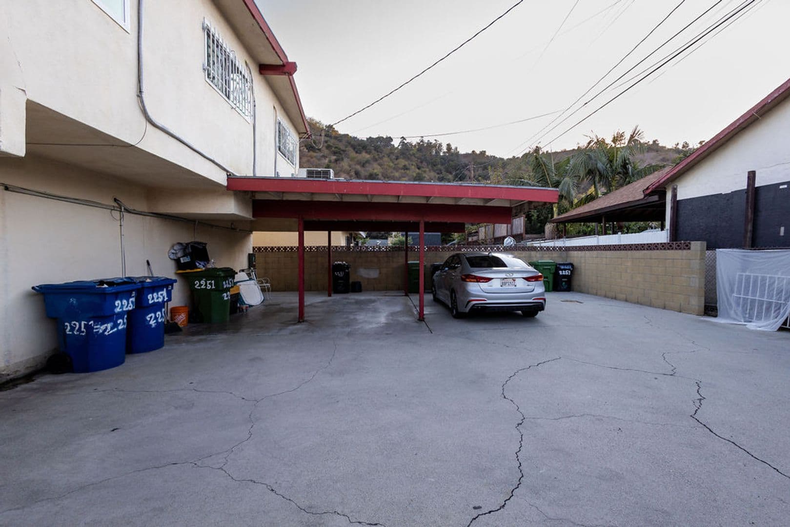 Los Angeles Apartment: 2251 Gatewood Street - Unit 4