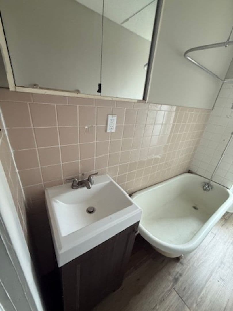 Philadelphia Apartment: 238 West Abbottsford Avenue