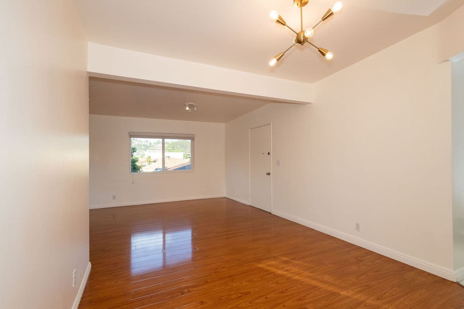 Los Angeles Apartment: 2251 Gatewood Street - Unit 4