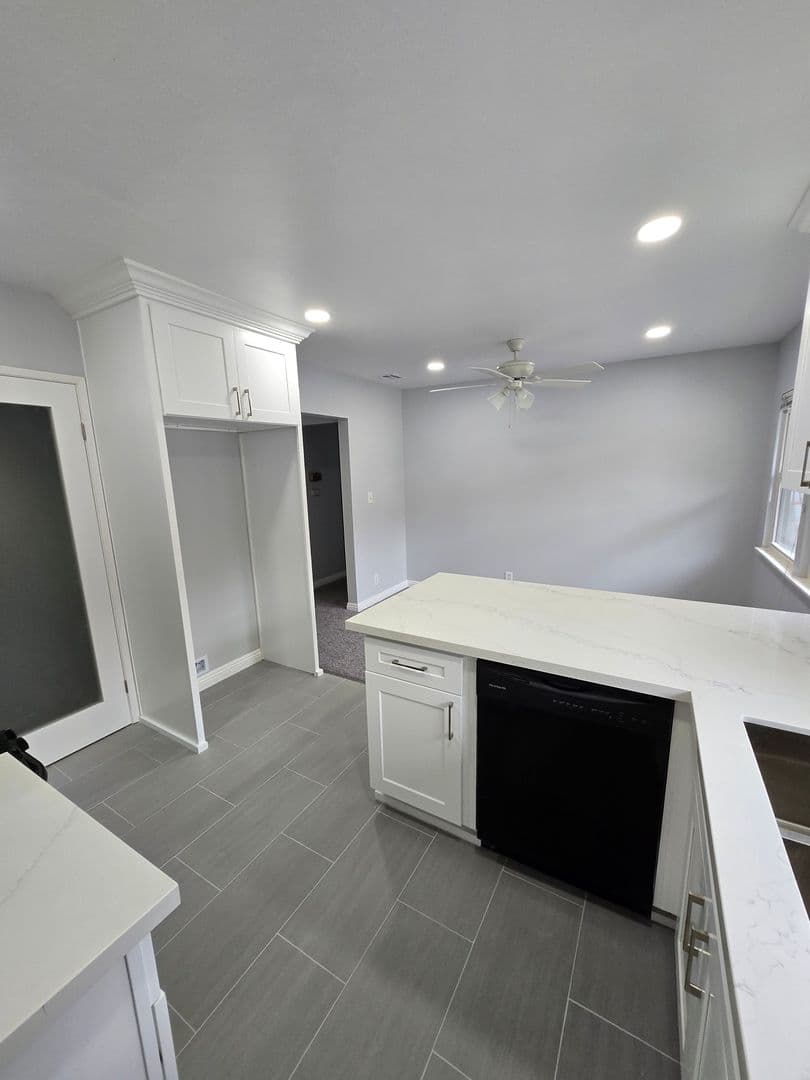 Los Angeles Condo: 3634 Kalsman Dr. #4