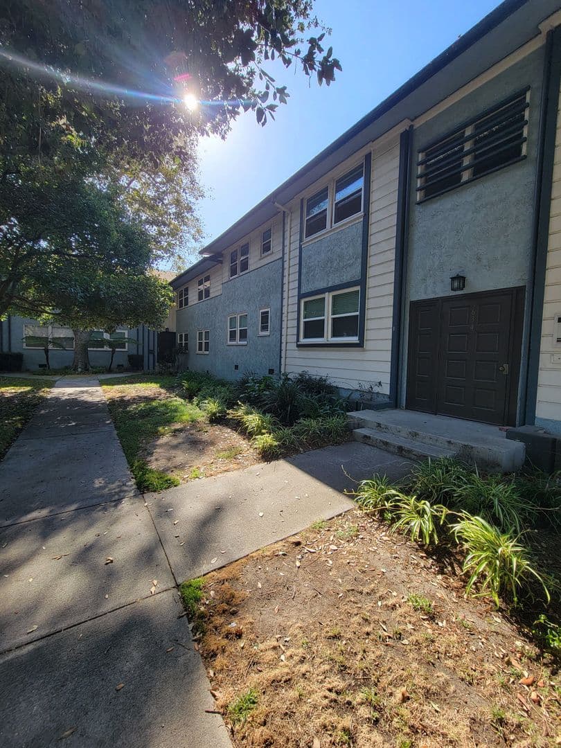 Los Angeles Condo: 3634 Kalsman Dr. #4