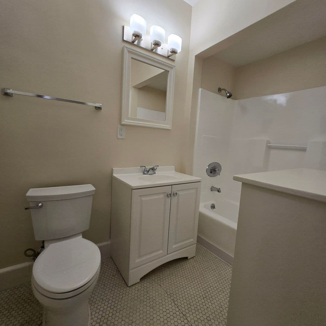 Los Angeles Apartment: 734 S Detroit St
