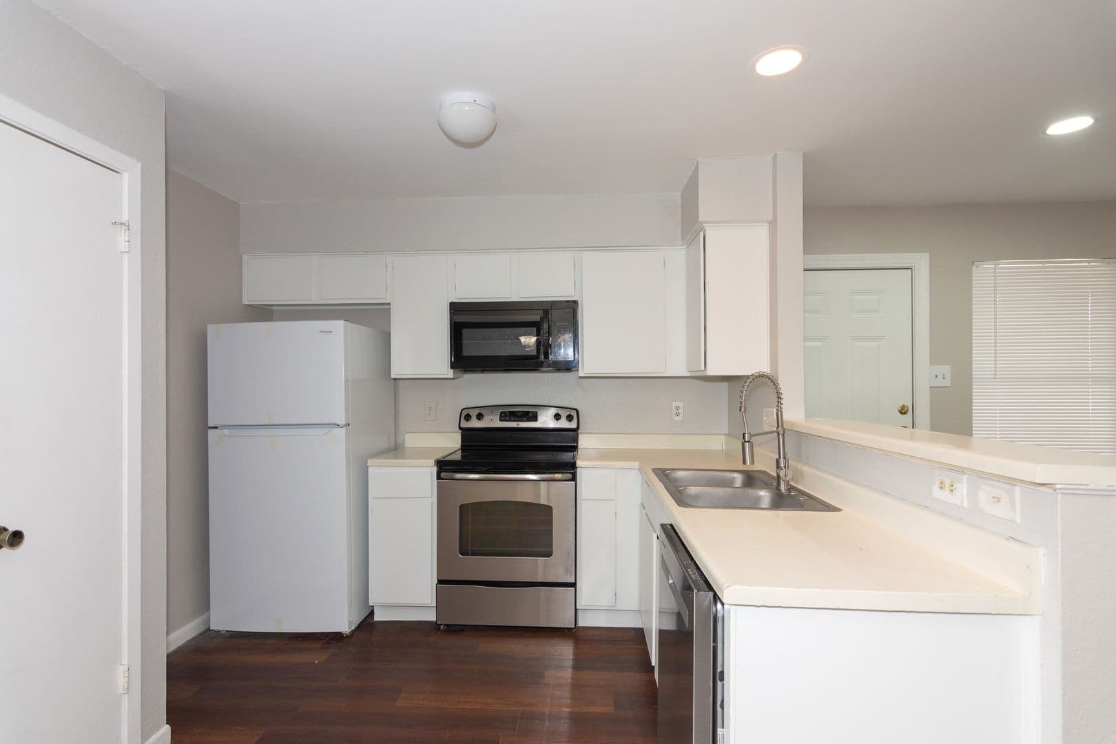 Round Rock Apartment: 1603 Onion Creek Village Dr