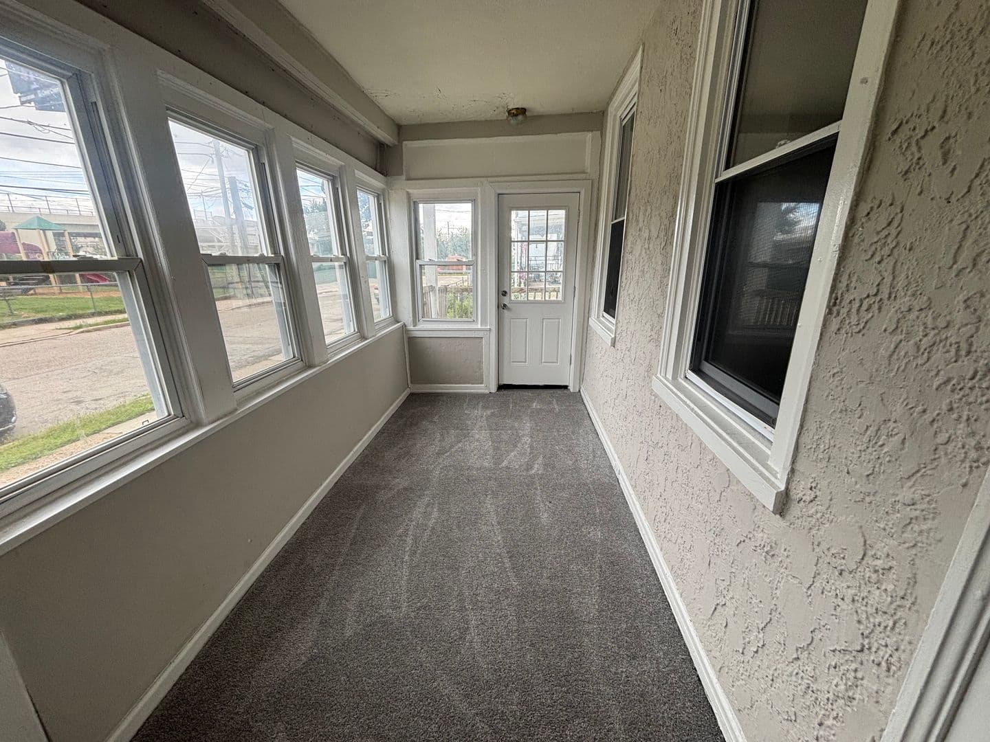 Lansdowne Apartment: 10 1st Street
