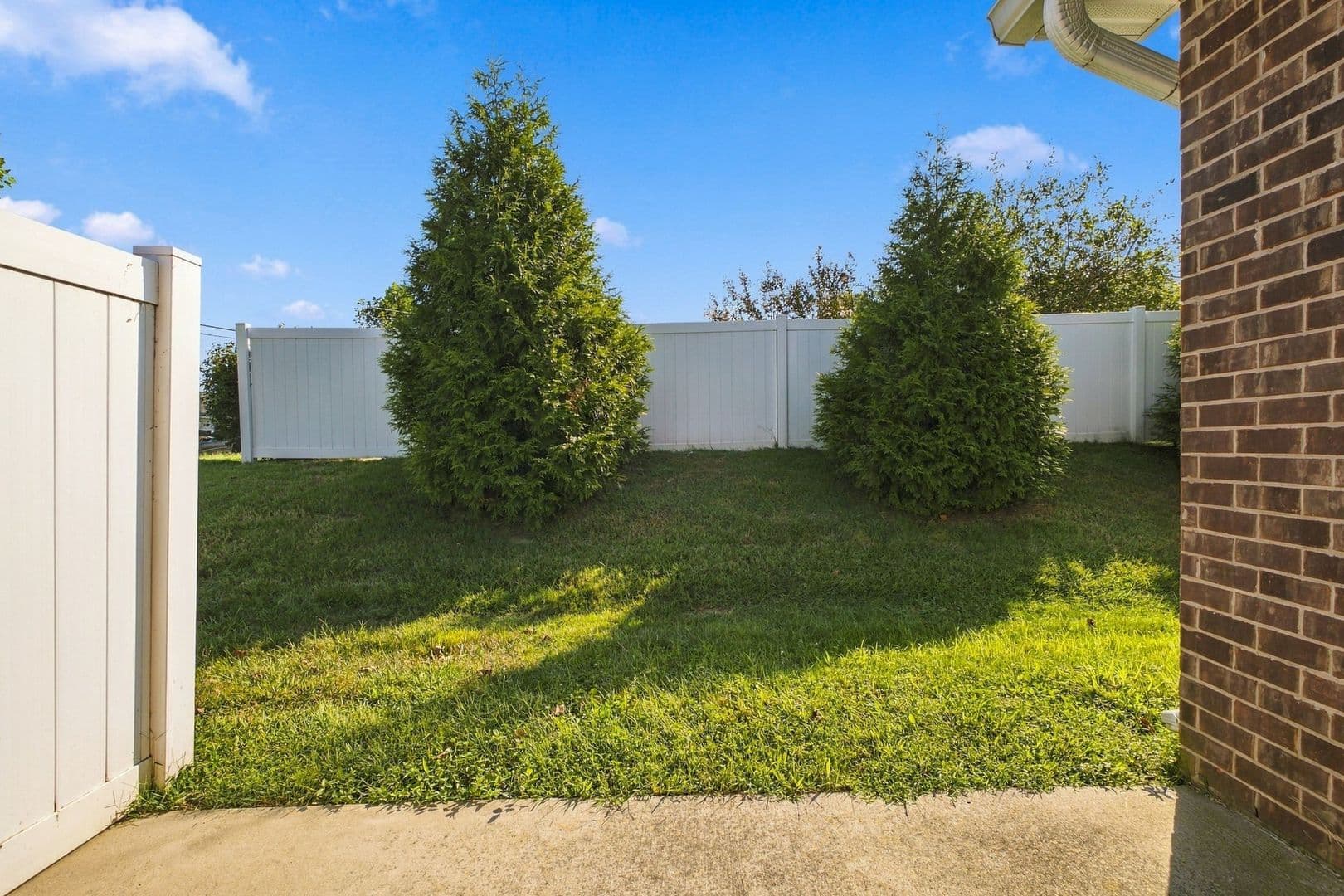 Gallatin Apartment: 1201 South Water Ave