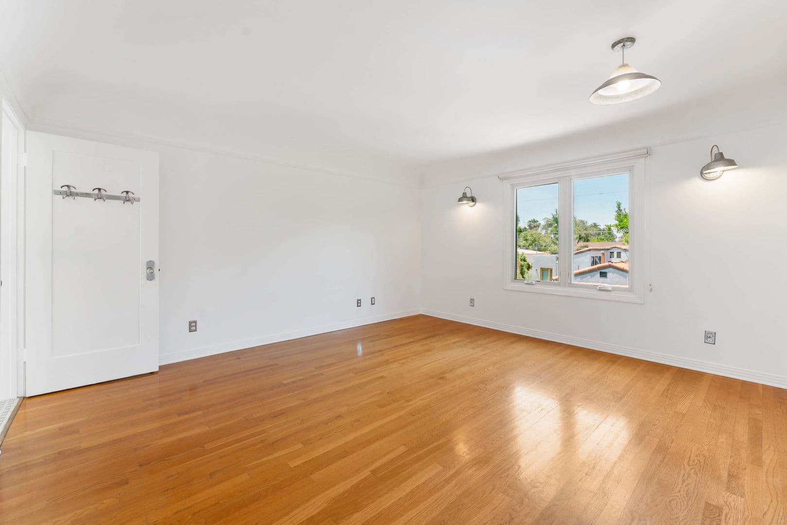 Los Angeles House: 2231 Overland Ave
