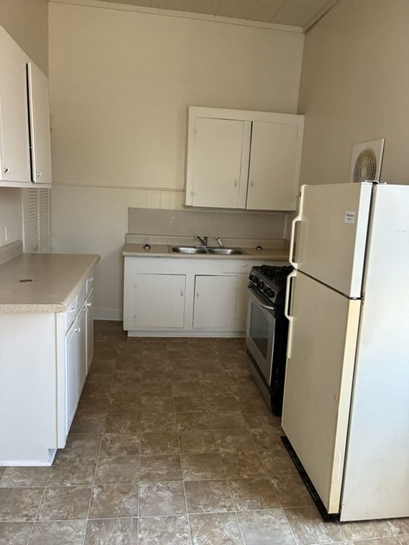 COLUMBUS Apartment: 1318 FOREST AVENUE A-C