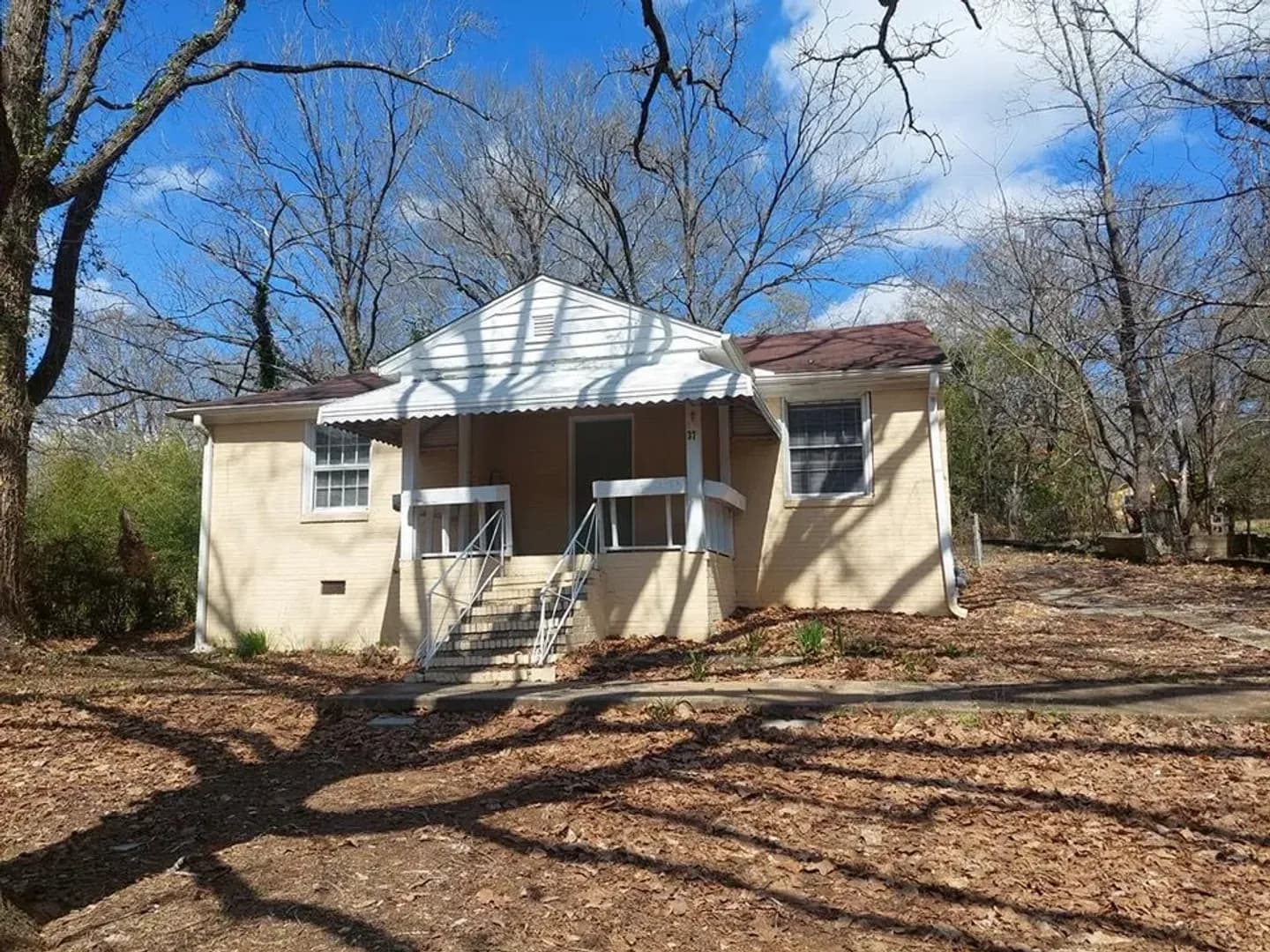 COLUMBUS House: 37 EDDY DRIVE *