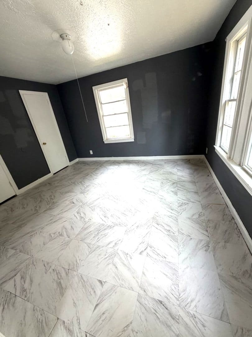 COLUMBUS Apartment: 2809 JONES AVE A & B