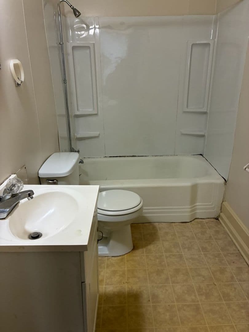 COLUMBUS Apartment: 1318 FOREST AVENUE A-C