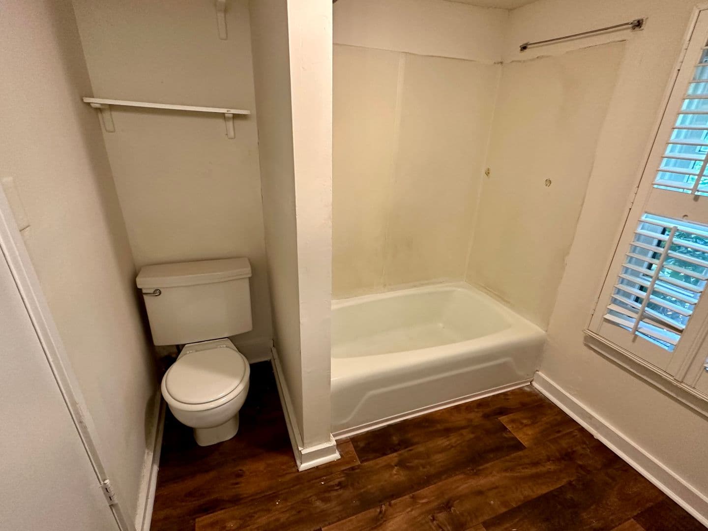 COLUMBUS Apartment: 4334-4404 FAIRVIEW DRIVE