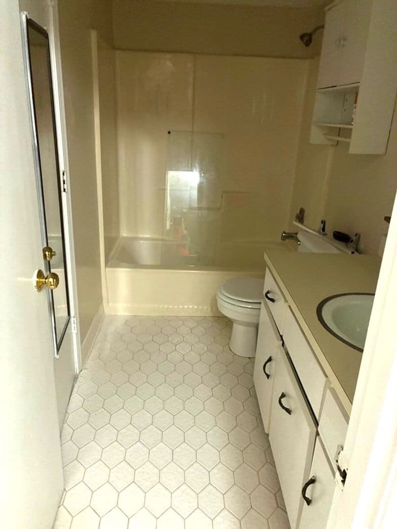 COLUMBUS Apartment: 6924 BULLET BLVD. APT 1-9