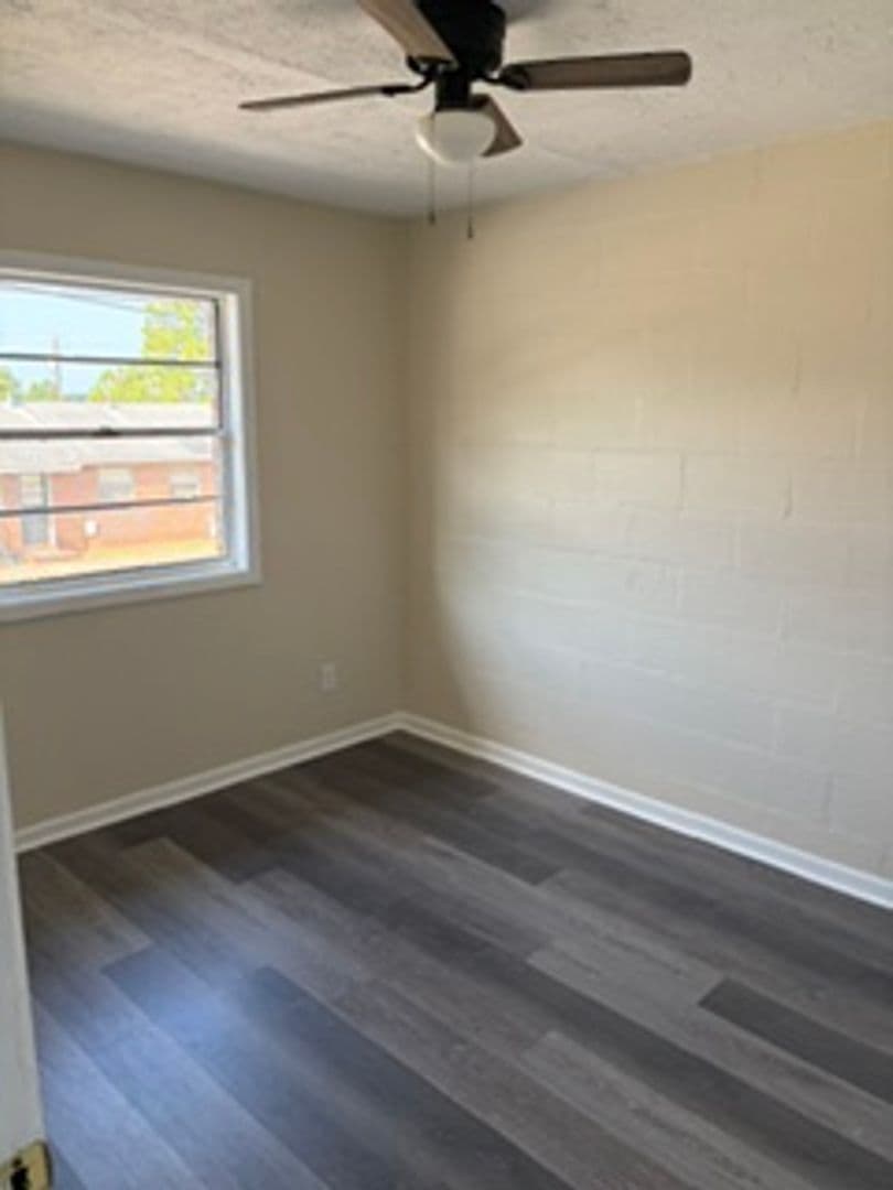 COLUMBUS Apartment: 1400 SHEPHERD DR 15-24