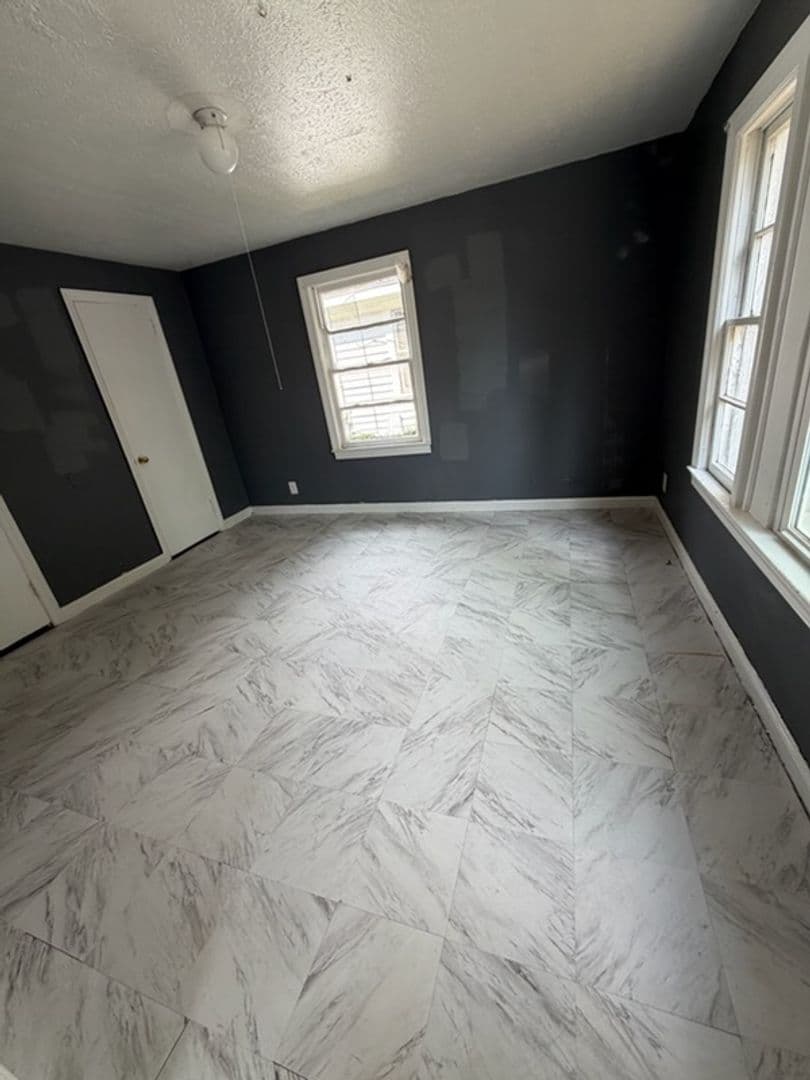 COLUMBUS Apartment: 2809 JONES AVE A & B