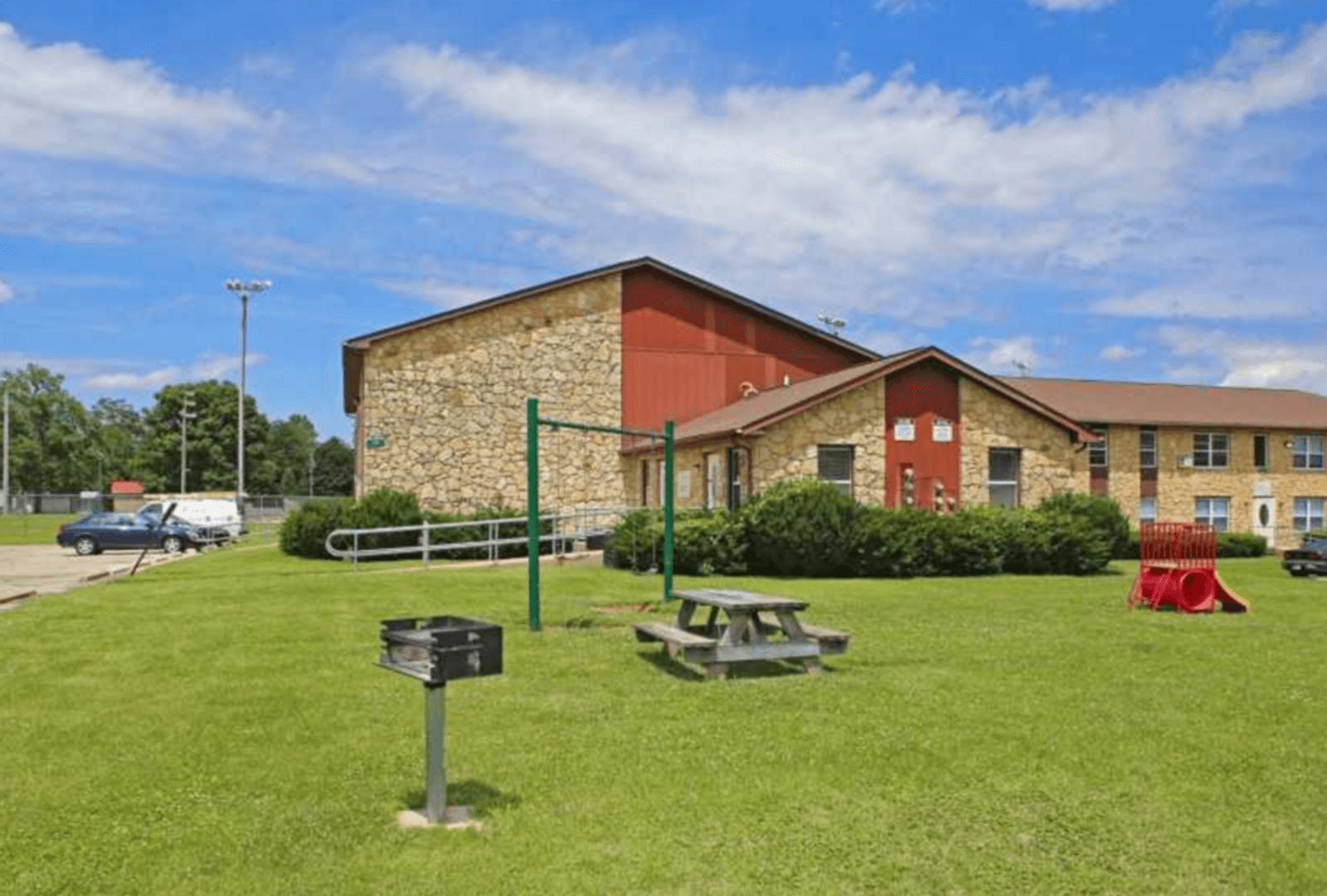 West College Corner Apartment: 138 Bryan St