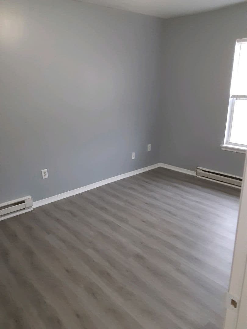 West College Corner Apartment: 138 Bryan St