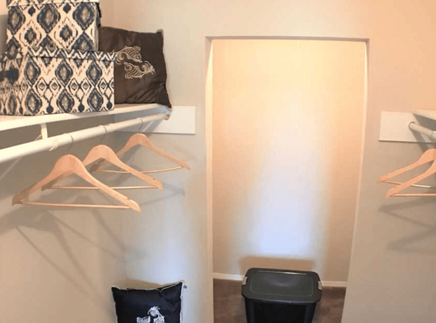 West College Corner Apartment: 138 Bryan St