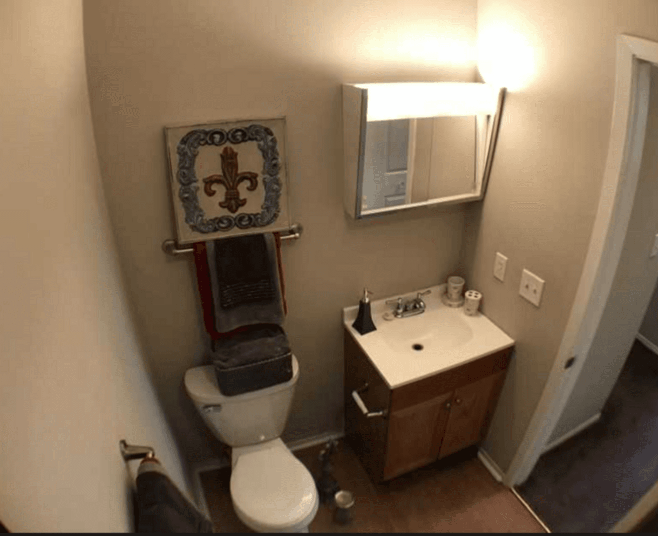 West College Corner Apartment: 138 Bryan St