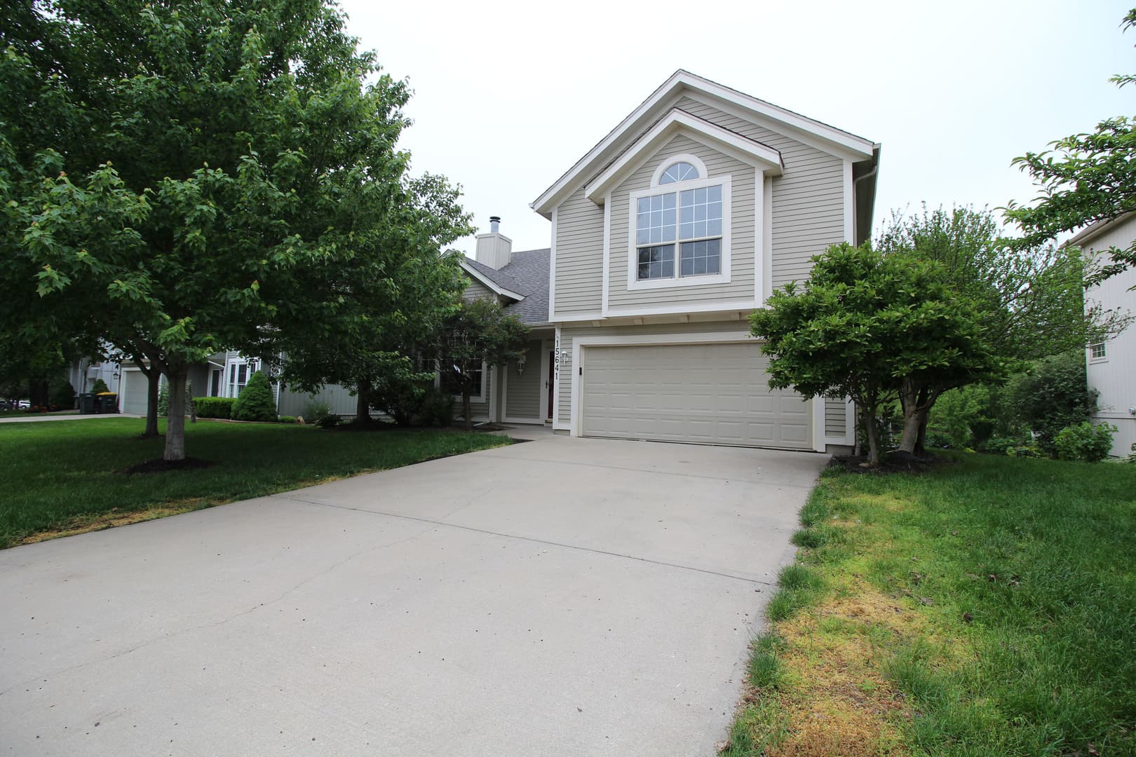 Overland Park House: 15641 Foster Street