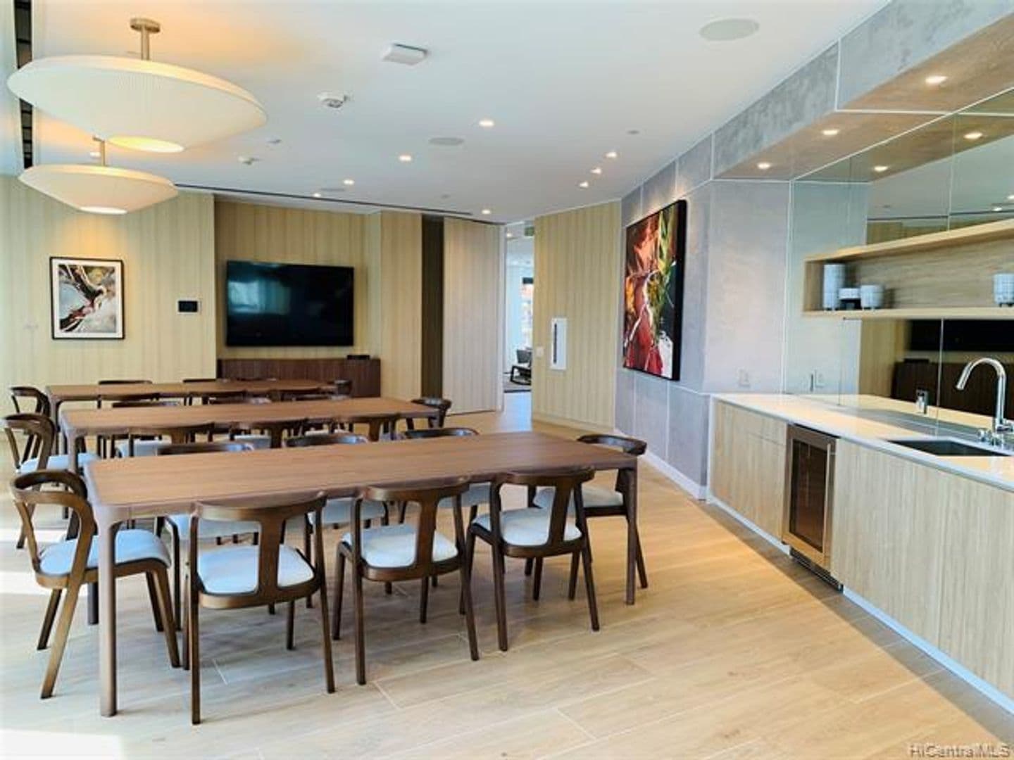 Honolulu Condo: 987 Queen St #327