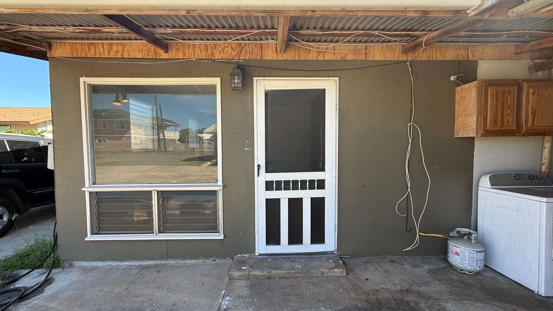 Wailuku House: 335 Momi Place #B