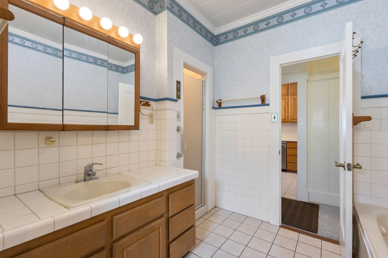 Honolulu House: 2910 Nanihale Place