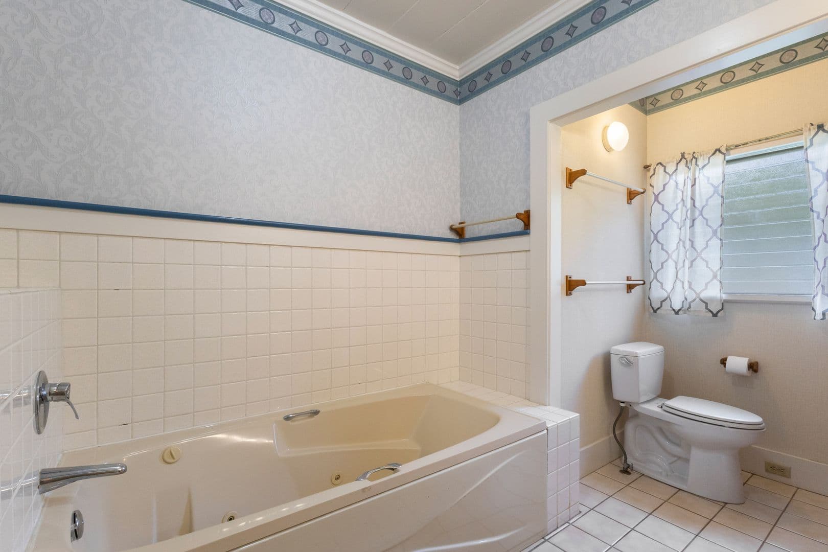 Honolulu House: 2910 Nanihale Place